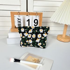 PHANT Large Capacity Daisy Makeup Bag Korean Style Dustproof Embroidered Cosmetic Bag Sweet Canvas Key Lipstick Bag Daily Use