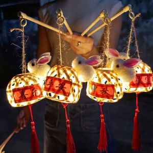 FEELING WELL แบบจีน โคมไฟเทศกาลกลางฤดูใบไม้ร่วง คุโรมิ การ์ตูน โคมไฟไม้ไผ่ทอขนาดเล็ก ของเล่นเด็กมีไฟ ตกแต่งเทศกาล โคมไฟ LED ของตกแต่งงานปาร์ตี้