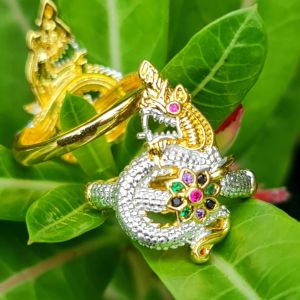 แหวน พญานาค ฝังพลอยหลากสี สองกษัตริย์ เงินทอง - ปรับได้5-11(49-65) งานหุ้มทองแท้หนา5ไมครอน ไม่ลอก ไม่ดำ สามารถใส่อาบน้ำได้ ผ่านพิธีแล้ว