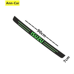 【 Ann-Car】4ชิ้น/เซ็ตรถส่องสว่างประตูด้านข้างแถบธรณีประตูคาร์บอนไฟเบอร์หนังป้องกันรอยขีดข่วนป้องกันสติ๊กเกอร์ไฟเบอร์สำหรับอีซูซุ D-MAX MU-X DMAX MUX เรืองแสงในที่มืด