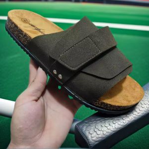 Summer fashionable outdoor leather slippers for men and women soft and comfortable light and non-slip