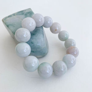 สร้อยข้อมือหยกประคำ สีขาวแต้มเขียวแอปเปิ้ล หยกแท้จากพม่า ขนาดเม็ดประคำ 17 มม จำนวน 13 เม็ด มม ลายหยกเกิดเองตามธรรมชาติ