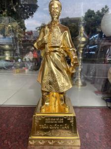 Tượng trần quốc tuấn cao 50cm bằng đồng dát vàng 9999 đế rộng 20cm nặng 7kg để bàn làm việc