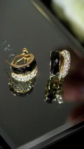 Bông tai nữ thời trang đính đá zircon đen viền nhỏ thanh lịch 2024 Bông tai bạc nguyên chất kim bạc mẫu mới năm nay phong cách thời thượng độc đáo sang trọng nhẹ nhàng dễ phối đồ.