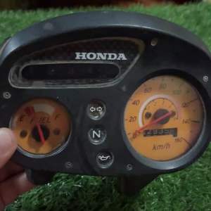 เรือนไมล์เทน่า 5เกียร์ไมล์ส้ม สวยเดิมแท้มือสองสภาพพร้อมใช้งาน