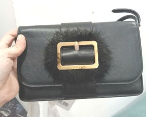 Túi xách Charles & Keith khoá lông màu đen