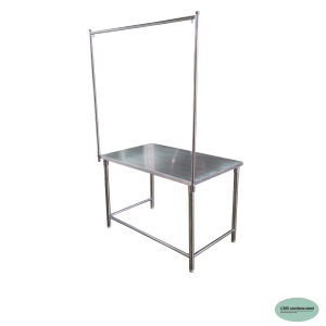 CMS โต๊ะสแตนเลส แผงขายของ  ความหนา 1 มม. ขนาด70*110 สูง 75 ซม. มีโครงแขวนป้าย. คานด้านข้าง