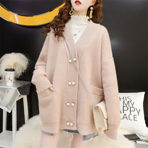 KADA เสื้อคลุมแขนยาว เสื้อสเวตเตอร์ไหมพรมสตรีฤดูหนาว คอวี พร้อมกระดุมมุก เสื้อหนาวทรงหลวม สีสวย ผ้านุ่ม เสื้อกันหนาว คาดิแกน พร้อมส่งจากไทย clothing lady women cardigan