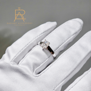แหวนเงินแท้ ชุบทองคำขาว ฝังเพชร Moissanite Radiant cut 1กะรัต สุดหรู