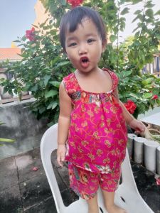 เสื้อกางเกงเข้าชุดเด็กหญิง ชุดคอกระเช้า