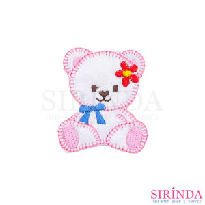 ตัวรีดการ์ตูนหมีนั่งเดินตะเข็บผูกโบว์ ตัวรีดติดเสื้อ อาร์มปักตกแต่ง DIY EMBROIDERY PATCH (00080499)