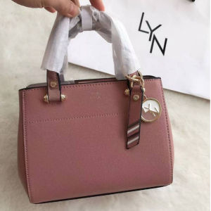 กระเป๋าถือ LYN พร้อมสายสะพายครอสบอดี้ ทรงสวยทรงคุณนาย มี 5 สี พร้อมถุงผ้า