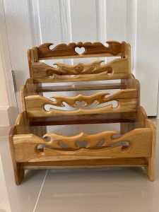 ชั้นวางเครื่องปรุง3ชั้น ชั้นวางของในครัว ที่วางเครื่องปรุง ชั้นวางขวด ชั้นไม้ฉลุ ทำสี แบบธรรมดา ชั้นไม้เสียบมีด ของใช้ในครัว