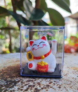 แมวกวัก เรียกทรัพย์ นำโชค พร้อมกล่องครอบกันฝุ่น พร้อมส่งจากไทย