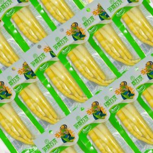 Hot pepper bamboo shoots crispy bamboo shoots tender bamboo shoots bamboo shoots open bags ready to eat small packages snacks casual snacks