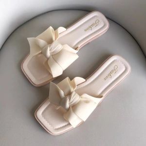 VIVOLILV 🌈50%OFF🌈พร้อมส่ง รองเท้าแตะสวม สายคาดโบว์ใหญ่ ทรงเหลี่ยม พื้นเรียบรองเท้าแตะผู้หญิงรองเท้าแตะผู้หญิงรองเท้าแตะกลางแจ้งฤดูร้อน