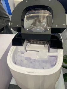 เครื่องทำน้ำแข็งก้อนนักเรียนเครื่องทำน้ำแข็งอัจฉริยะขนาดเล็กสำหรับใช้ในบ้าน