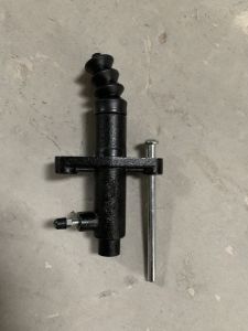 Tổng côn dưới xe ô tô couty