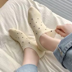 Japanese cute ins trend simple polka dot thin shallow invisible boat socks short socks