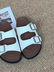 [Free Shipping] New summer fashion trend double-buckle flat sandals for outdoor and home use lightweight comfortable and versatile