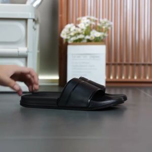 AOR Sandal Selipar Uniseks Rata Tapak Tebal Slaid Dalam Luar Santai Rata Tidak Licin Kasut Kasual Wanita