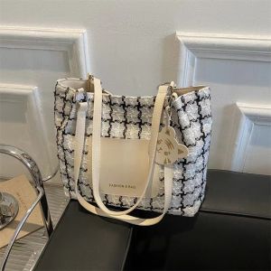 🔥กระเป๋าสะพายข้างสําหรับผู้หญิง จุของได้เยอะ สไตล์เกาหลี แฟชั่นฤดูใบไม้ผลิ เข้ากับทุกการแต่งกาย ลายสก๊อต 3สี