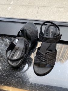 Free Shipping New Fashionable Summer Sandals For Women Featuring A Thick Sole Crisscross Straps And A Casual Beach-Ready Design