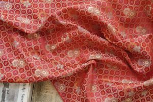 ผ้าแจ็คการ์ดลายดอกเดซี่วินเทจสำหรับเดรสกี่เพ้าเสื้อผ้าแบบ Hanfu เรขาคณิตลายดอกไม้ผ้าทอ