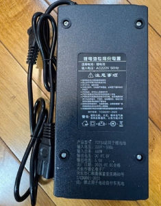 Sạc bộ pin Lithium xe đạp điện - Xe máy điện cao cấp 87.6V 10 A có chế độ tự ngắt - Hàng chất lượng