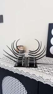9-piece false eyelash display set with stand ideal for beauty salons. Used for demonstrating eyelash curling techniques. A model for practicing professional makeup application. Beauty accessory.