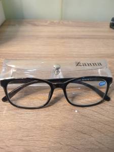 แว่นตาสำหรับอ่านหนังสือ แว่นสายตายาว แว่นอ่านหนังสือ ZANNA รุ่น TR190 เลนส์ใส คมชัด เบา สวมใส่สบาย