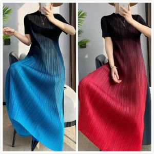 Miyake style Explosive low-cost promotions~!Womens new gradual color dress mid-length slim and slim fashionable pleated drape bottoming long skirt