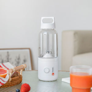 ODOROKU Portable Mini Fruit Juicer 500ml with Removable Lid Easy to Clean Rechargeable Stainless Steel Blades Battery