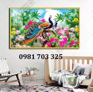 Gạch tranh 3d chim công trang trí