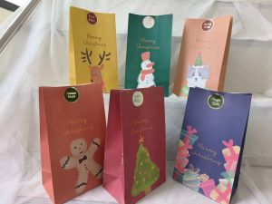 (Merry Christmas) ถุงกระดาษ ถุงใส่ขนม  ถุงใส่ของที่ระลึก ใส่ของขวัญ กระดาษน่ารัก คละลาย สินค้าพร้อมส่ง