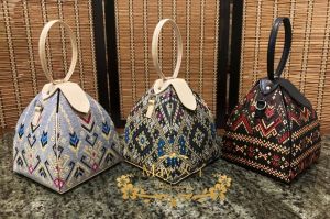 กระเป๋าผ้าทอลายแพรวา สไตล์ญี่ปุ่น พร้อมสายสะพายยาว ปรับความยาวได้