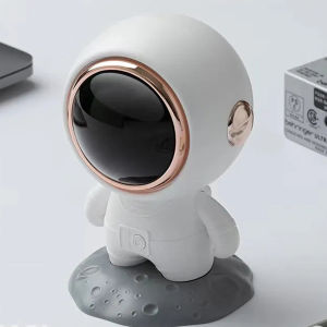 Z18 Astronaut Design Portable Intelligent Wireless Bluetooth Speaker Stereo Subwoofer Sound Box Cool Astronaut Party Speakers