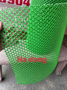 ( Khổ cao 50cm x dài 1m ) Lưới nhựa màu xanh lá mạ mắt lỗ 1cm vách ngăn chắn chuột xâm hại cây trồng vật nuôi..