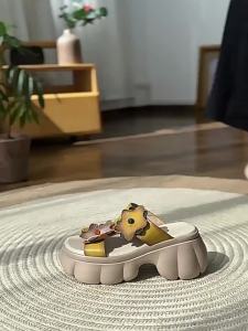 [Free Shipping] WomenS Thick-Soled Summer Sandals 2026 Featuring A Floral Design A Single-Strap Style A Literary Aesthetic And A Color-Blocked Leather Upper Suitable For Outdoor Wear