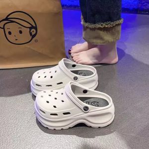 [Free Shipping] Thick-soled lightweight nurse slippers for the operating room girls summer personalized non-slip clogs vacation beach sandals with toe protection