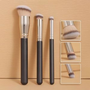 This Three-Piece Makeup Brush Set Creates A Perfect Look And Includes A Foundation/Concealer Brush A Contour Brush And A Blending Brush. Suitable For Beginners And Professionals.