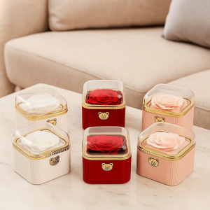 NOVELLEO ป้องกันฝุ่น กล่องสร้อยคอแบบพลิก โรแมนติก น่ารัก กล่องดอกกุหลาบหมุน สร้างสรรค์ พลาสติก กล่องเก็บเครื่องประดับเซอร์ไพรส์ สำหรับวันวาเลนไทน์