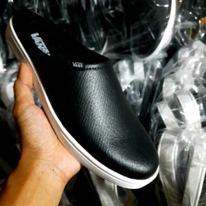 Sepatu Slop Pria: Pilihan Tepat untuk Aktivitas Harian