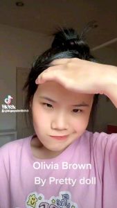 คอนแทคเลนส์ ขนาดกลาง ธรรมชาติ รุ่น Olivia By Pretty doll สีเทา/ตาล Gray/Brown มีค่าสายตา (0.00)-(-6.00)