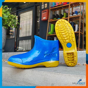 💥🥾รองเท้าบูทสั้น บูทสีขาว บูทพื้นยางดิบ สูง 5-6นิ้ว💥🥾รองเท้าบูทกันน้ำ รุ่น 8100 บูทสีขาว บูทสี พื้นยางดิบ รองเท้าบูทข้อสั้น 2 สี - MFS