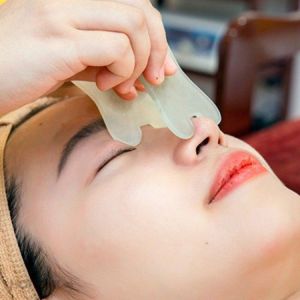 Ngọc cạo gió mặt giúp giảm nếp nhăn làm đẹp - 1 miếng