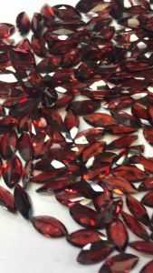 10x5 รูปทรง marquise 100% พลอยสีแดงโกเมนธรรมชาติหลวม ไม่ผ่านการเผา 10x5 marquise shape 100% natural red garnet loose gemstone