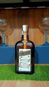 Vỏ chai rượu ngoại Cointreau dáng vuông mới 99% (chai rỗng)
