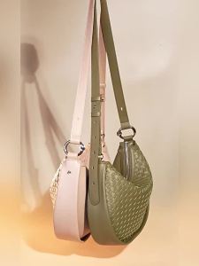 2026 New Woven Crescent Moon Bag Stylish Woven Womens Bag Large Capacity Multi-Purpose Cross-Body Shoulder Handbag