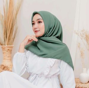 segi 4 bela squer // jilbab segi 4 belasquer polos // kerudung segi 4
